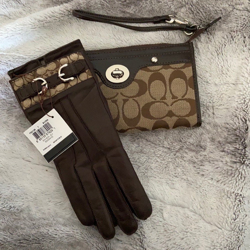 Coach Wristlet with matching gloves